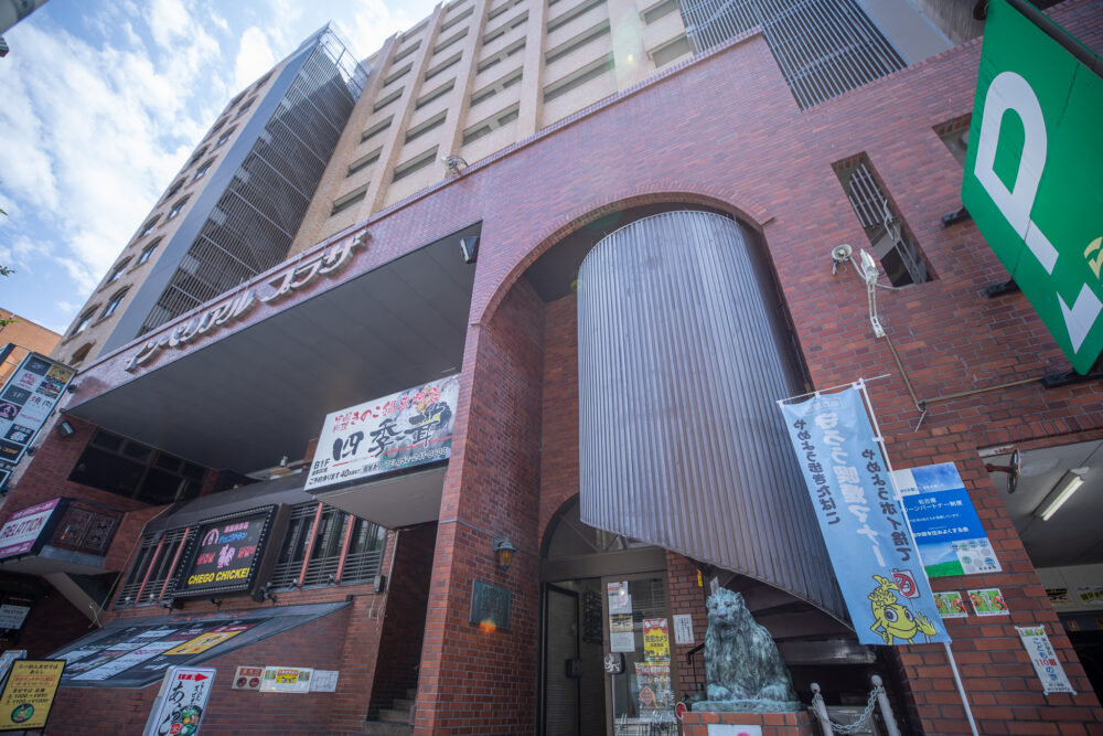 栄駅から徒歩6分、お出かけ前にも通える立地の良さ